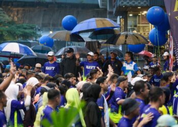MOHAMMAD (tengah) ketika ditemui dalam program 
larian dan riadah Navy Run 24 yang berlangsung di Dataran DBKL hari ini. - UTUSAN/IQBAL ROSLI