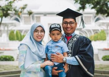 NUR Atiqah My Yusoff (kiri) meninggal dunia pagi tadi selepas menderita kanser tulang rawan tahap empat dan jenazahnya selamat dikebumikan Kampung Baru, Pasir Pekan, Tumpat, Kelantan.