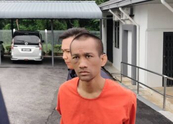 MOHAMAD SOPOR Nasir didakwa atas tuduhan seorang wanita di sebuah tandas awam di Mahkamah Sesyen Kluang.
