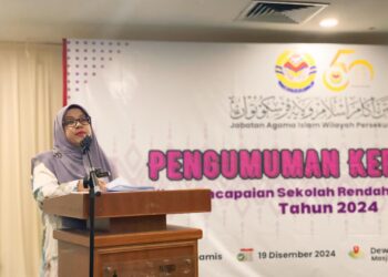 RASHINAH Abdul Hamid ketika berucap di Majlis Pengumuman UPSRA 2024 di sini, hari ini.