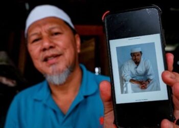 NAJIB Lep menanti berita kepulangan adiknya, Mohammed Nazir Lep.