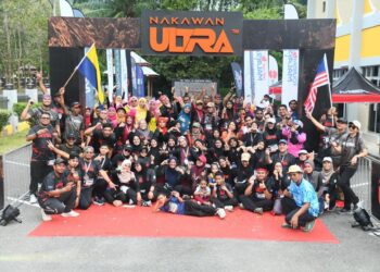 PARA peserta larian Nakawan Ultra bergambar bersama di Kompleks Geotapak Taman Eko Rimba Bukit Ayer, Kangar, Perlis.-UTUSAN/IZLIZAN OTHMAN