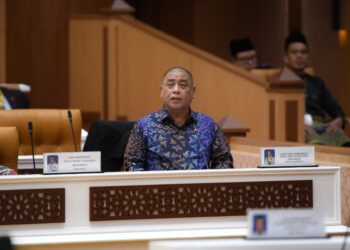SAARANI Mohamad semasa Persidangan Dewan Undangan Negeri Perak hari ini. - UTUSAN