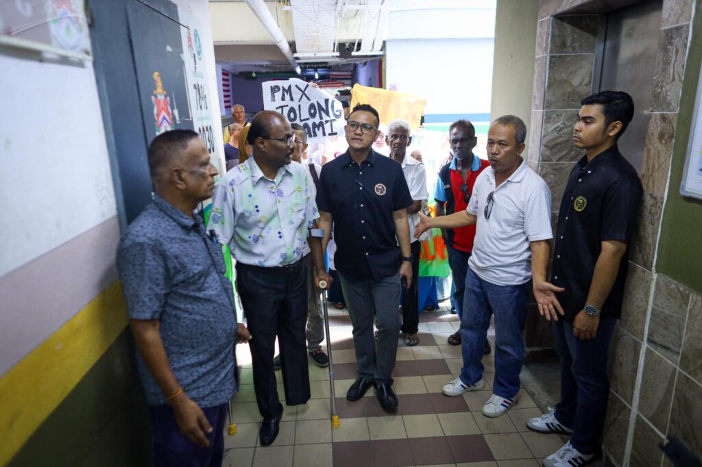 Penduduk PPR Desa Rejang rayu campur tangan PM atasi isu lif rosak Penduduk PPR Desa Rejang rayu campur tangan PM atasi isu lif rosak