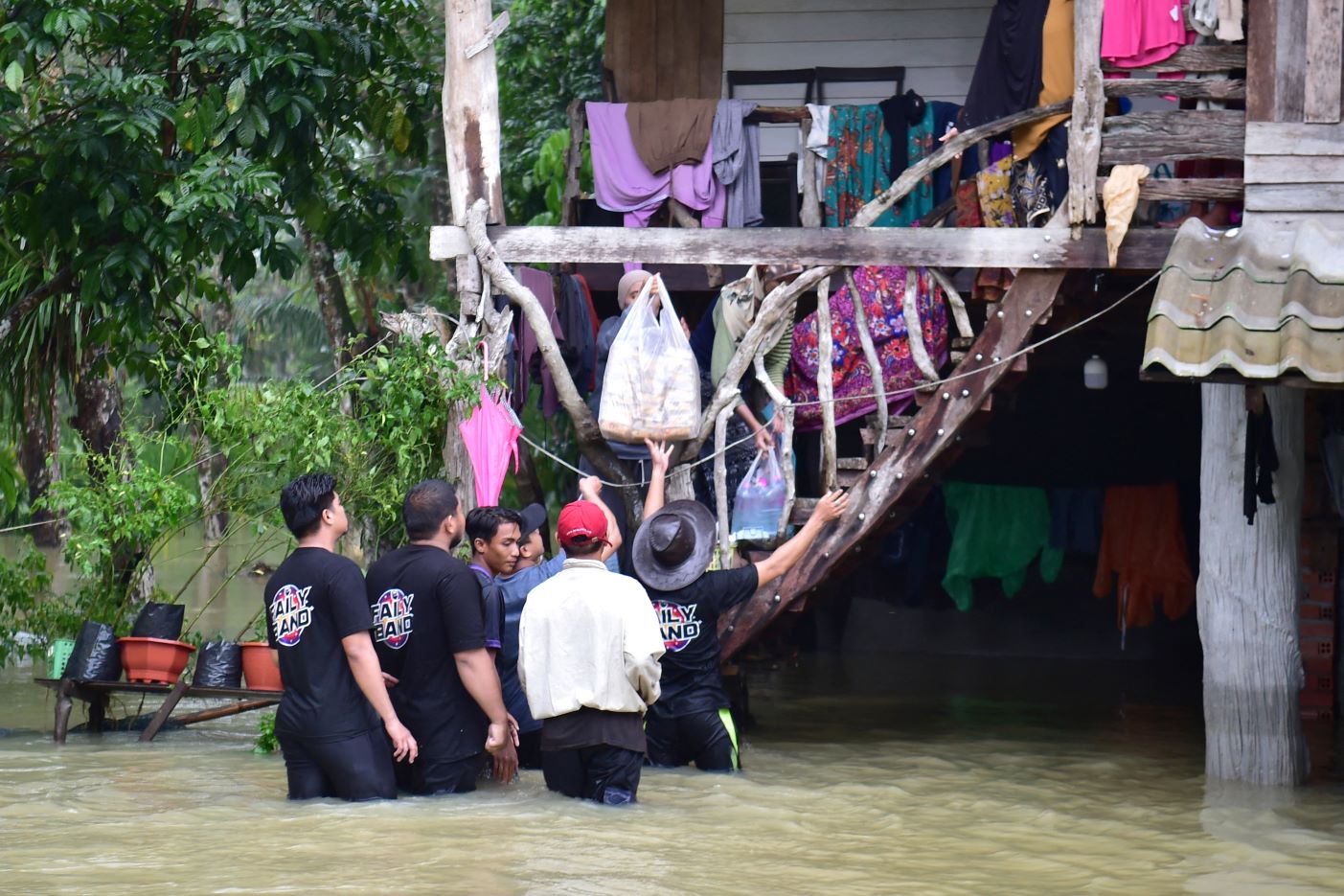 Gelombang kedua hujan lebat landa selatan Thailand, esok