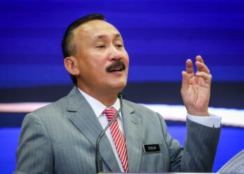 RUSLIN menyampaikan ucapan pada Majlis Amanat Ketua Pengarah AADK di Ibu Pejabat Agensi Anti Dadah Kebangsaan (AADK), Sungai Merab di sini, hari ini. - MUHAMAD IQBAL ROSLI/UTUSAN