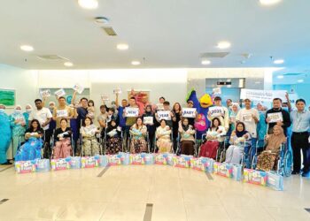 HOSPITAL Columbia Asia Iskandar Puteri meraikan 10 pasangan yang menyambut kelahiran bayi tahun baharu 2025, kelmarin.