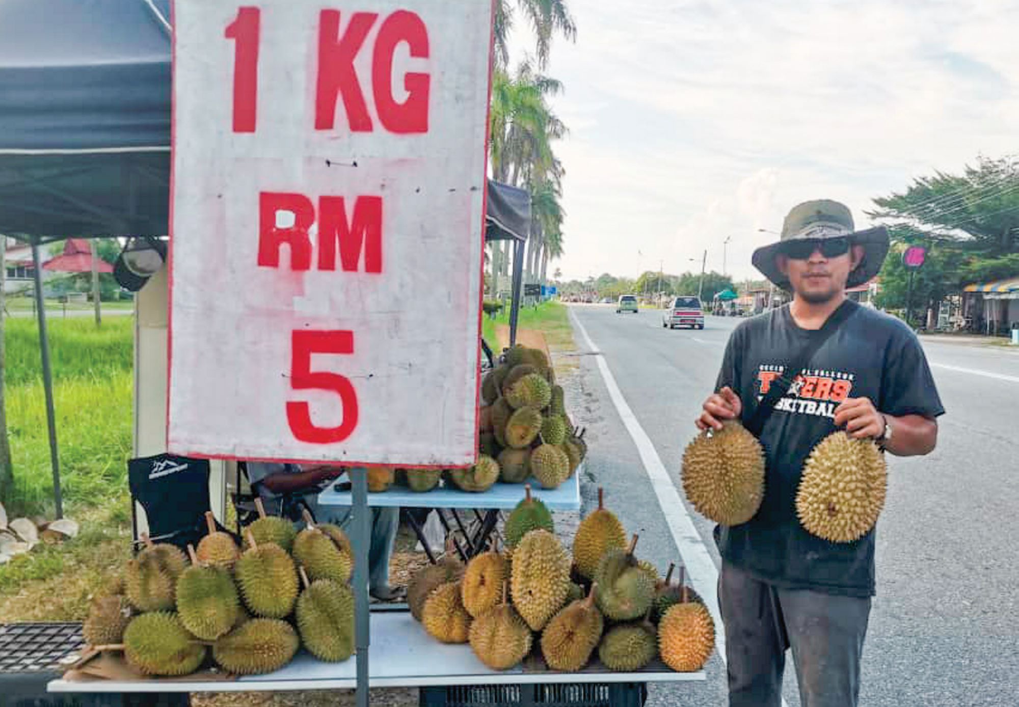 Durian hujung musim Kampung Gajah