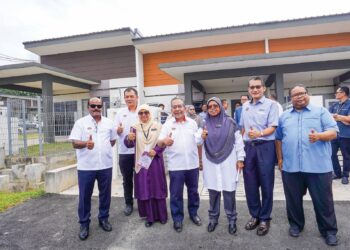 AIMAN Athirah Sabu selepas Majlis Penyerahan Projek PPR Ampar Tenang di Dengkil, Selangor semalam. – UTUSAN/FAISOL MUSTAFA