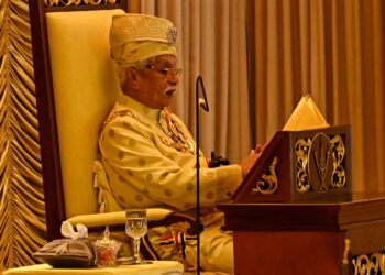 TUANKU Muhriz Ibni Almarhum Tuanku Munawir ketika bertitah pada Istiadat Pengurniaan Darjah Kebesaran, Bintang dan Pingat bersempena Hari Keputeraan ke-77 baginda Balairung Seri, Istana Besar Seri Menanti, Kuala Pilah hari ini.-GAMBAR/JABATAN PENERANGAN NEGERI SEMBILAN