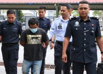 JIMHAR Albasar ketika dibawa ke Mahkamah Sesyen Seremban pada 1 Oktober tahun lalu bagi berdepan pertuduhan memandu lori dengan di bawah pengaruh dadah berbahaya.