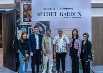 (DARI KIRI) Pengasas dan Pengarah Urusan SENZ, Datin Katherine Leong Hong Yin; Dylan Chui, Zulkifli Yusoff, Farouk Khan, Pengarah Urusan DELUX, Wendy Chui dan Eksekutif Kanan Pemasaran DELUX, Connie Tiong SY pada majlis perasmian pameran Secret Garden di Puchong.