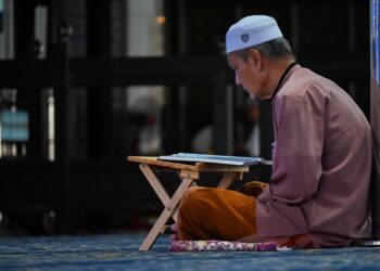 hadis Rasulullah SAW menyatakan Allah SWT seolah-olah berada bersama kita di bumi. – GAMBAR HIASAN
