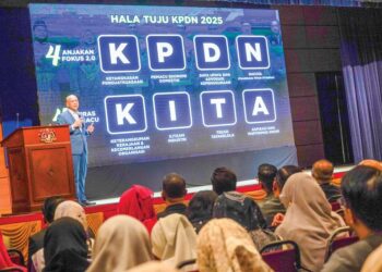 ARMIZAN Mohd. Ali ketika berucap pada Majlis Perutusan Tuju Kementerian Perdagangan Dalam Negeri dan Kos Sara Hidup 2025 di Putrajaya, semalam. - UTUSAN/FAISOL MUSTAFA