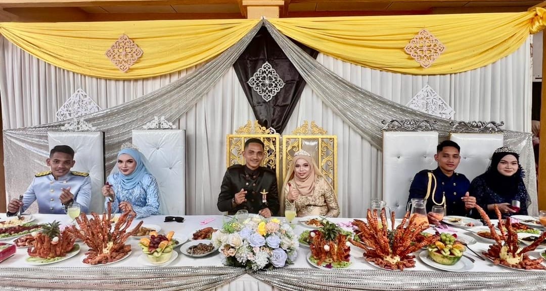 Persandingan serentak tiga beradik meriah, jimat belanja