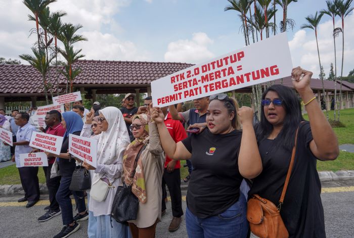 Syarat dapat kebenaran pemilik premis tidak masuk akal