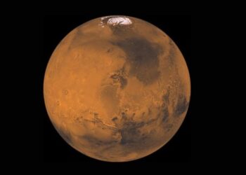 IMEJ warna kemerahan Marikh disebabkan partikel besi oksida menyelubungi permukaan planet tersebut sehingga tampak seperti berdebu. - Foto ihsan NASA