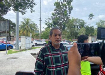KHAIRY Jamaluddin hadir memberi keterangan kepada polis di Studio Keluar Sekejap, Bukit Damansara, hari ini.