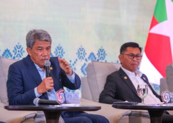 MOHAMAD Hasan pada sidang akhbar selepas Pemukiman Menteri-Menteri Luar ASEAN, di Langkawi, Kedah semalam.-UTUSAN/SHAHIR NORDIN.