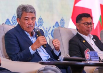 MOHAMAD Hasan ada sidang akhbar selepas Pemukiman Menteri-Menteri Luar ASEAN, di Langkawi, Kedah semalam.-UTUSAN/SHAHIR NORDIN.
