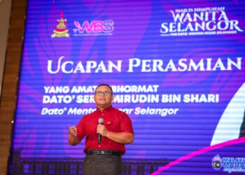 AMIRUDIN Shari ketika menyampaikan ucapan pada Majlis Penyampaian Watikah dan Apresiasi Wanita
Berdaya Selangor di Pusat Konvensyen Ideal, Shah Alam, Selangor-UTUSAN/ SADDAM YUSOFF