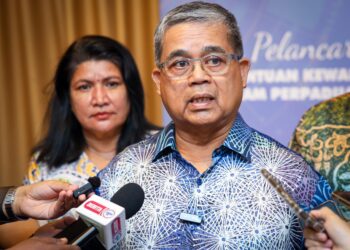 AARON Ago Dagang ketika sidang media Majlis Pelancaran Portal Bantuan Kewangan Program Perpaduan, di sini hari ini. - UTUSAN/SADDAM YUSOFF