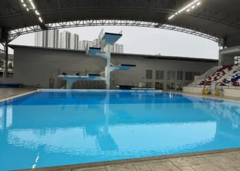 PUSAT Akuatik Arena Larkin dibuka semula untuk kegunaan umum selepas ditutup bagi kerja-kerja naik taraf sejak Ogos lalu.