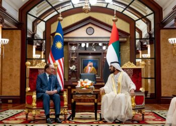 ANWAR Ibrahim mengadakan pertemuan bersama Sheikh Mohammed Rashid Al-Maktoum.-FACEBOOK ANWAR IBRAHIM