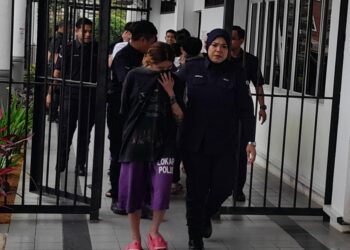 KESEMUA tertuduh dibawa ke Mahkamah Majistret Kota Tinggi. Johor atas pertuduhan melakukan jobscam yang mensasarkan warganegara United Kingdom hari ini.