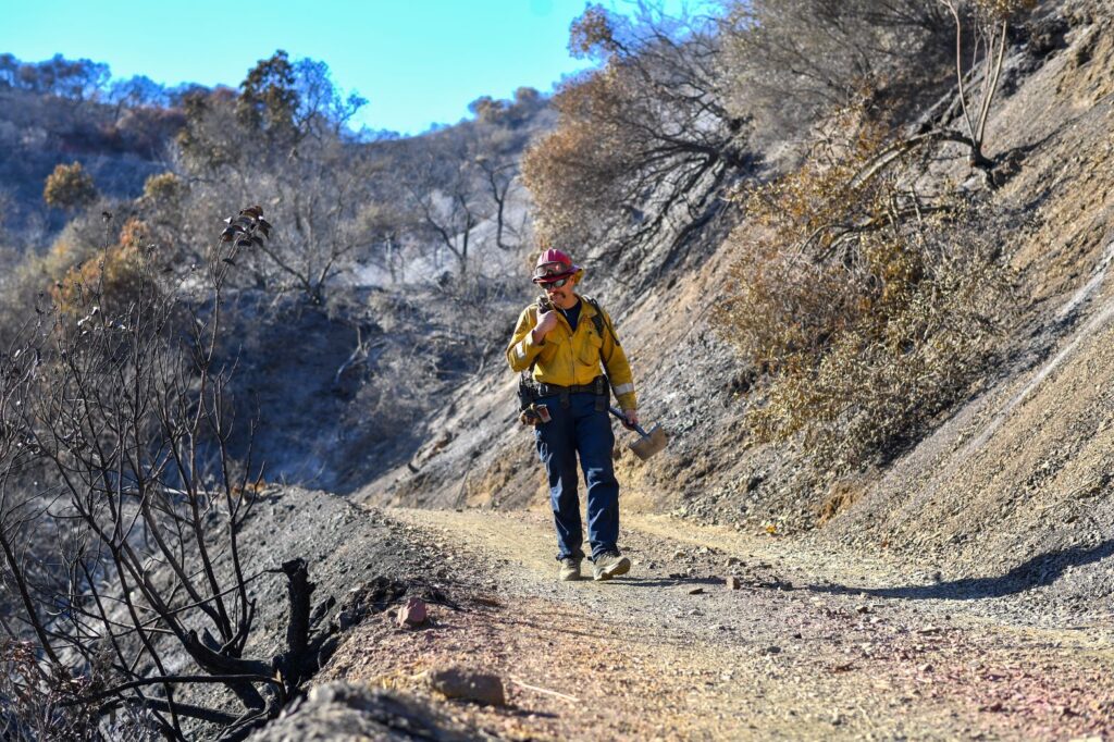 Angin sekencang ribu taufan dijangka landa Los Angeles, hari ini Angin sekencang ribu taufan dijangka landa Los Angeles, hari ini