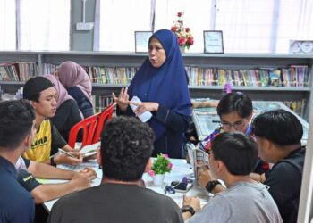 GURU yang berlapang dada, rajin bertanya dan mahu belajar pasti mampu mengajar de­ngan cemerlang walaupun di luar kepakaran mereka.