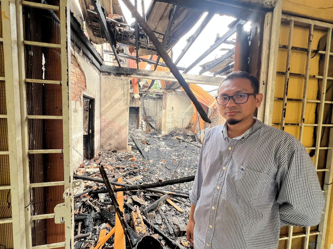 Rugi RM800,000 deretan rumah kedai milik keluarga terbakar