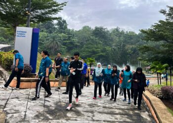 WARGA Pejabat Komunikasi Strategik UiTM menyertai aktiviti Brisk Walk di sekitar UiTM Shah Alam anjuran Kelab Kebajikan Stratcomm.