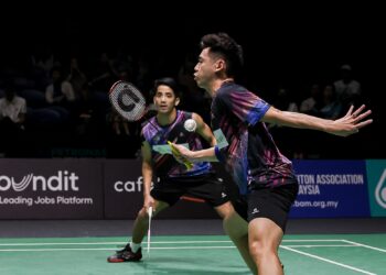 BEREGU lelaki negara, Nur Muhd Azriyn Ayub-Tan Wee Kiong  yang menghuni ranking ke-24 dunia itu melakar kemenangan straight set ke atas juara dunia dari Korea Selatan 21-19, 21-14 dalam masa 36 minit di Jyske Bank Arena.