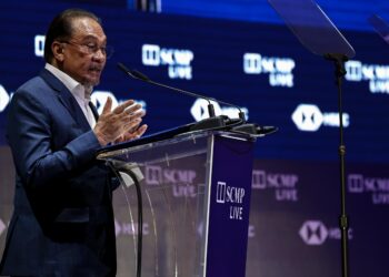ANWAR Ibrahim ketika berucap di Persidangan China Asia Tenggara 2025 anjuran South China Morning Post di sini hari ini - UTUSAN/M.FIRDAUS M.JOHARI