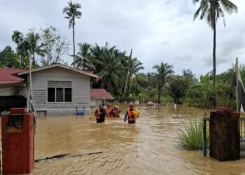 KEADAAN banjir yang melanda sekitar Kampung Karak Setia di Karak, Bentong, Pahang.
