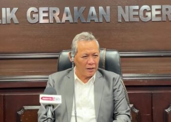 AMINUDDIN Harun dalam sidang akhbar selepas mempengerusikan Mesyuarat Mingguan Exco di Wisma Negeri, Seremban hari ini.- UTUSAN/NUR SHARIEZA ISMAIL