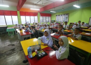 SEBAHAGIAN murid-murid darjah satu yang memulakan hari pertama persekolahan sesi 2025/2026 di SK Dato’ Wan Kemara di Changlun, Kubang Pasu.- UTUSAN / SHAHIR NOORDIN