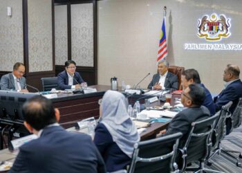 AHMAD Zahid Hamidi mempengerusikan Mesyuarat Sekretariat MPUPK mempengerusikan Mesyuarat Sekretariat Majlis Pembangunan Usahawan dan PMKS Kebangsaan (SEK-MPUPK) di Parlimen.