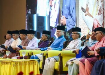 SULTAN Nazrin Muizzuddin Shah menghadiri Muzakarah Sultan Nazrin Muizzuddin Shah di Ipoh hari ini. - UTUSAN/MUHAMAD NAZREEN SYAH MUSTHAFA