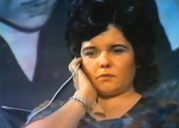NATRAH menahan sebak melihat rakaman video Mansor dan isterinya.