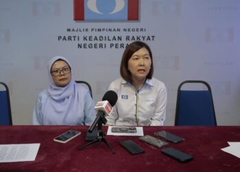SANDREA Ng Shy Ching (kanan) dalam sidang akhbar di Ipoh hari ini. - UTUSAN
