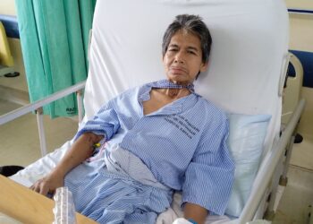 TAHIR Al Tipah ketika menerima rawatan di Hospital Kuala Lipis, Pahang akibat kanser usus yang dihidapinya.