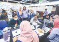 PRESTASI ekonomi yang stabil menyumbang kepada pemulihan pasaran buruh secara berterusan. - GAMBAR HIASAN