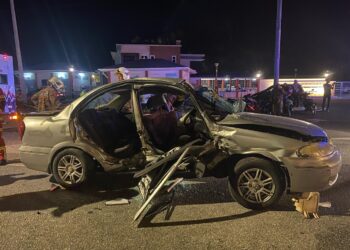KEADAAN kereta jenis Nissan Sentra yang dipandu mangsa remuk selepas dirempuh di persimpangan jalan berhadapan Klinik Kesihatan Padang Besar, Perlis.