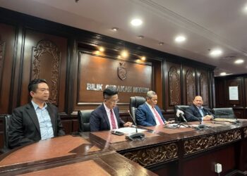 Menteri Besar Negeri Sembilan, Datuk Seri Aminuddin Harun ketika sidang akhbar selepas mempengerusikan Mesyuarat Exco di sini, hari ini.
