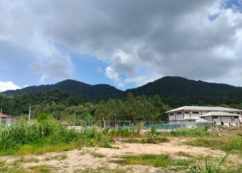 PEMANDANGAN sebahagian kawasan Kampung Datuk Abdul Rahman Yassin yang berada di kaki Gunung Lambak, Kluang, Johor.