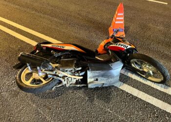 KEADAAN motosikal Nur Azreen Najwa Roslan yang terlibat dalam kemalangan di       Kilometer 84, Jalan Kota Tinggi-Kluang, Johor.