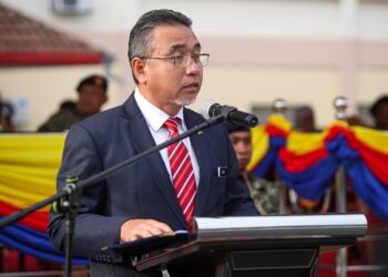 ADLY Zahari ketika berucap di Majlis Perbarisan Tamat Latihan PLKN 3.0 Siri 1/2025, di sini hari ini - UTUSAN/ISKANDAR ISHAK