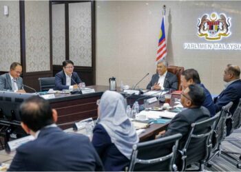 AHMAD Zahid Hamidi mempengerusikan Mesyuarat Sekretariat Majlis Pembangunan Usahawan dan PMKS Kebangsaan (SEK-MPUPK) di Parlimen.